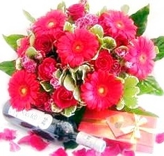 זר אדום בשילוב שוקולד בלגי ויין אדום