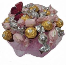 זר פרלינים ורודים עם פררו רושה