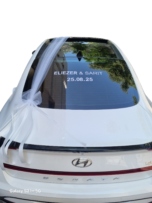 מדבקות על רכב